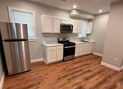 Building Photo - 10 Fabyan St