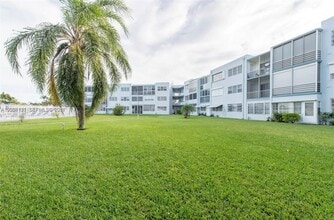 Building Photo - 2200 Park Ln