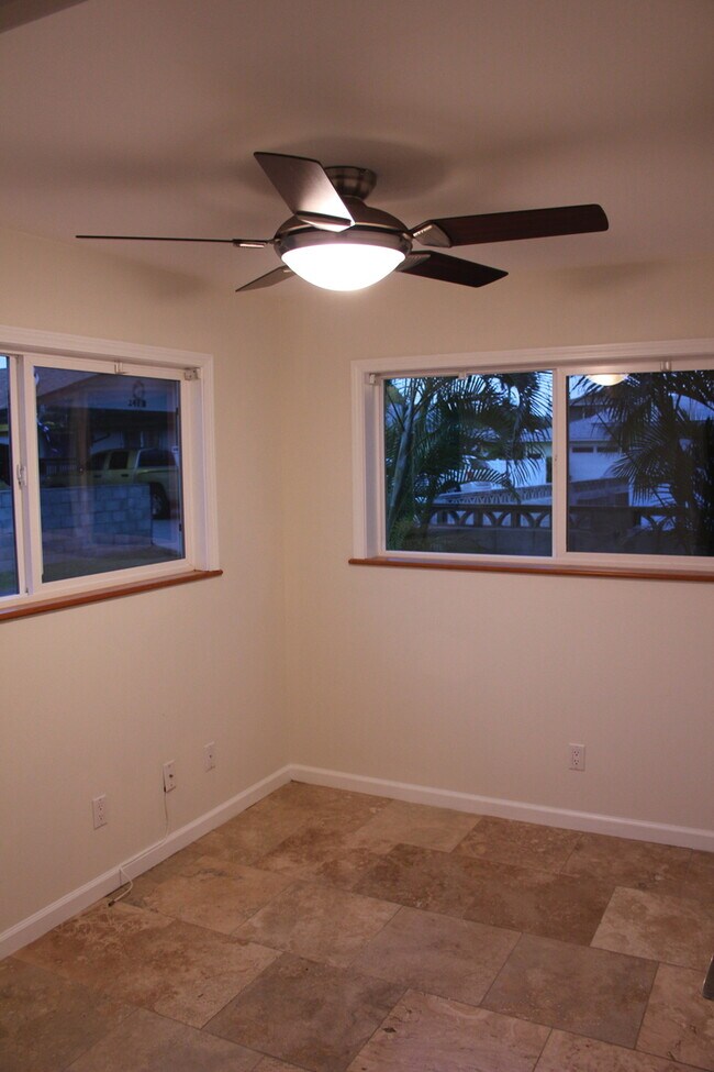 Building Photo - Part of a 2-unit CPR. 4 bedroom 3.5 bath with attached garage. Approx 1961 sf