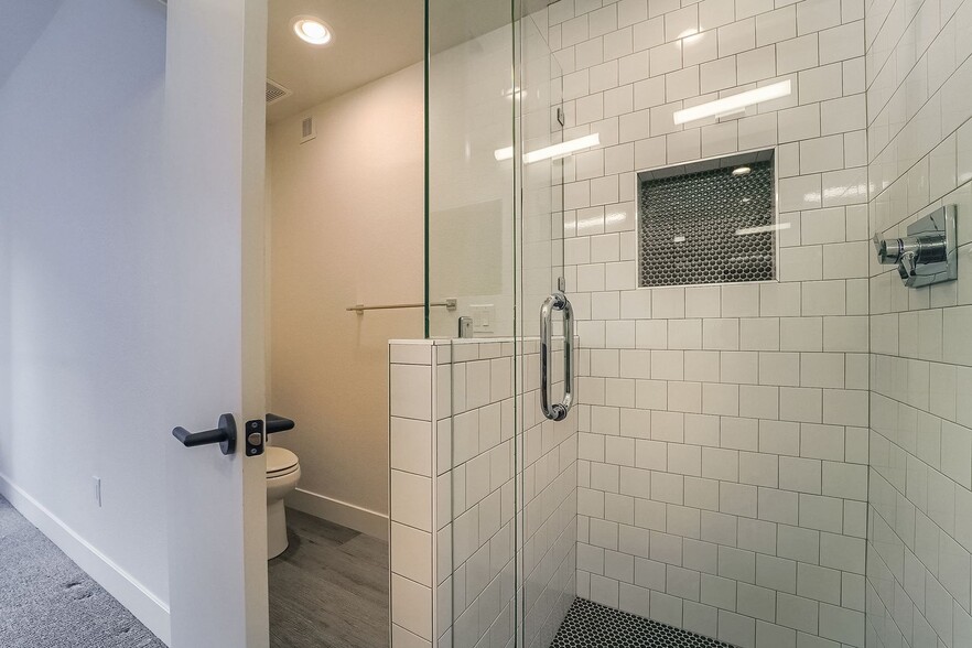 Building Photo - 2828 W 25th Ave