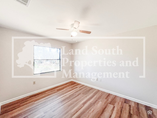 Building Photo - 250 Village View Ln