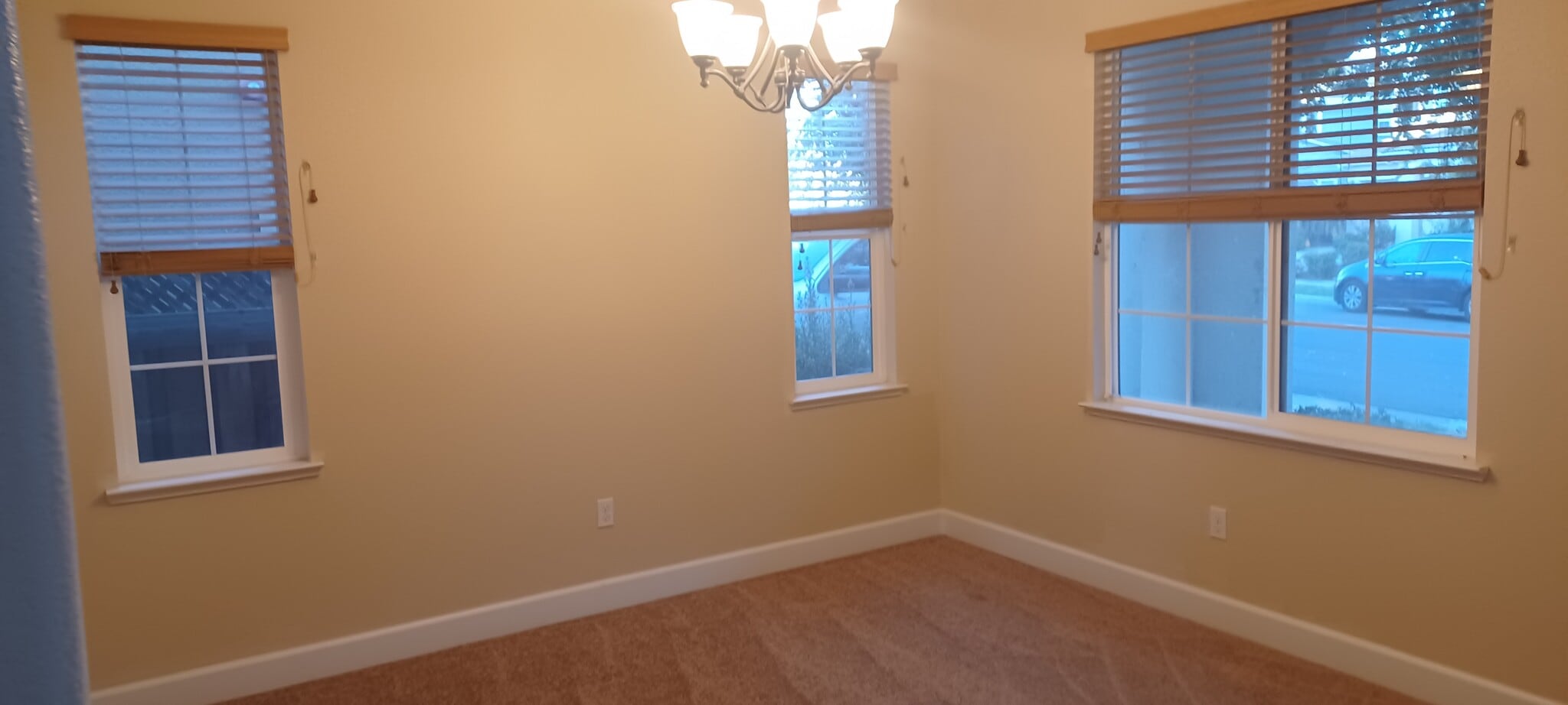 Building Photo - 537 W Esplanade Dr