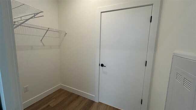 Building Photo - 4315 S Congress Ave