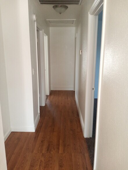Building Photo - 6570 Mountainwood Ln