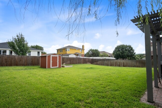 Building Photo - 504 Lakota Ln