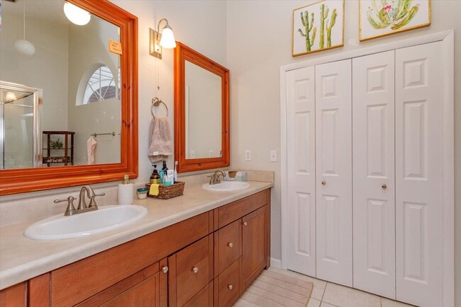 Building Photo - ? Charming Longwood Townhome with Modern Updates & Solar Power