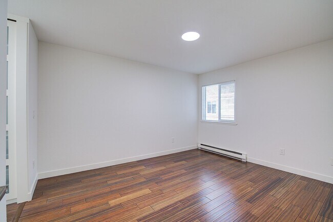 Building Photo - 2bd/1ba Kirkland Condo