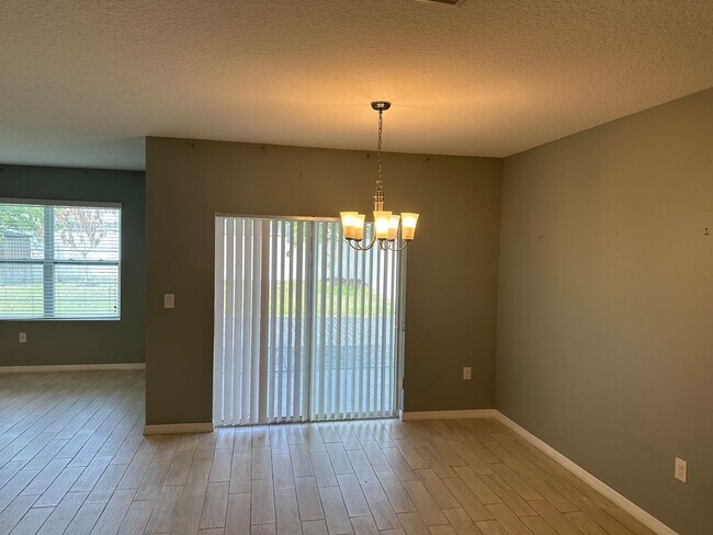 Building Photo - 1519 Diamond Loop Dr