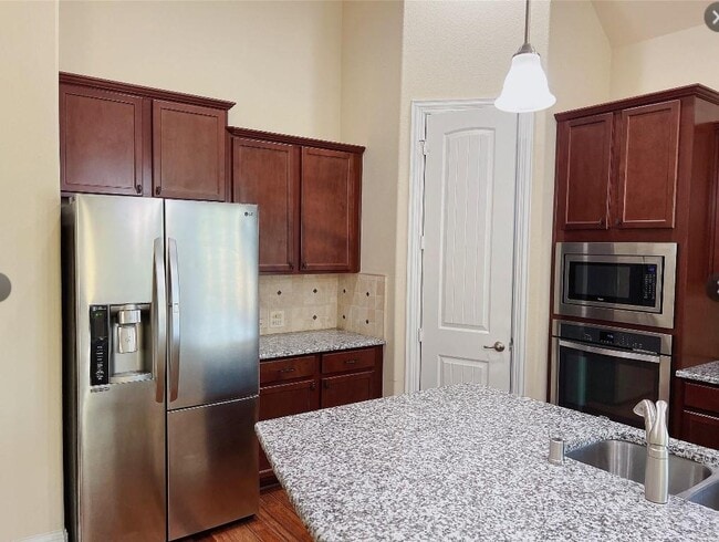 Building Photo - 26726 Grey Peregrine Dr