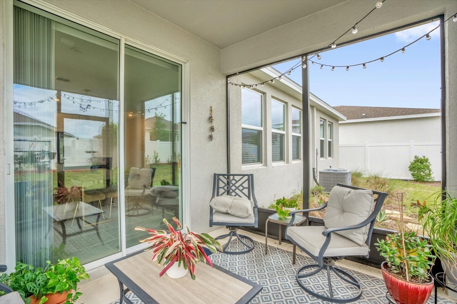 Building Photo - 1820 Church Lake St