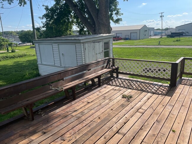 Building Photo - 403 E 2nd St