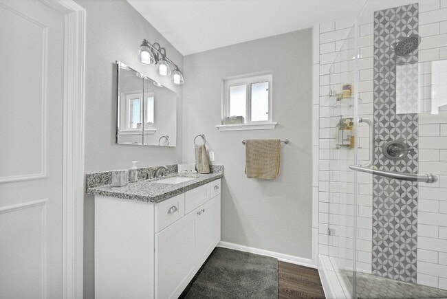 Building Photo - Charming 4-Bed Home with Granite Elegance in Sugar Land