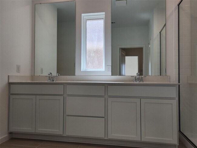 Building Photo - 5827 Linda Cv Ln