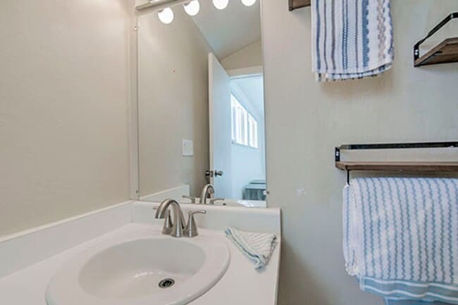 Building Photo - Furnished 2 Bed Plus Loft in Silver Queen East