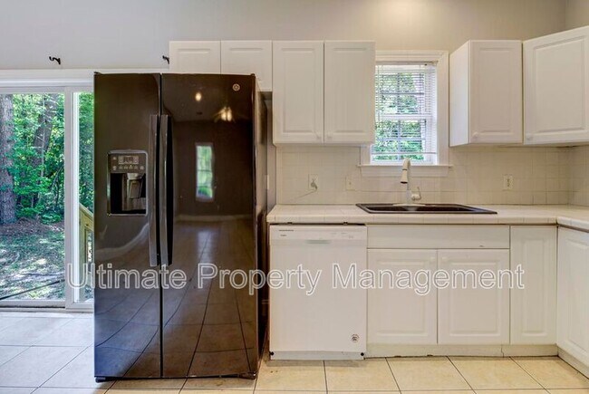 Building Photo - 220-1 Rose Ave