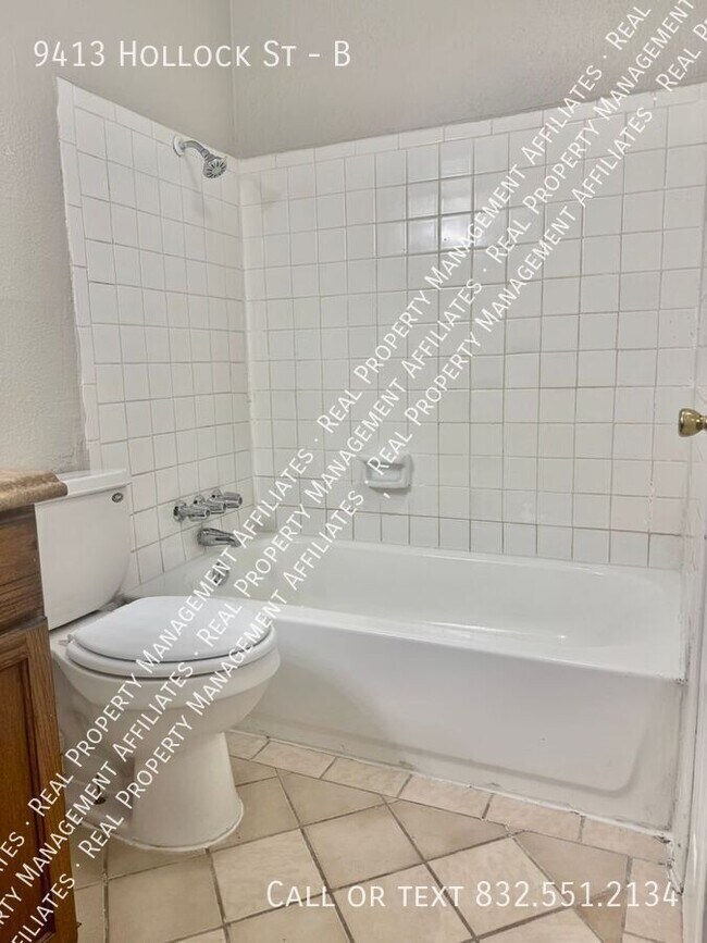 Building Photo - 9413 Hollock St