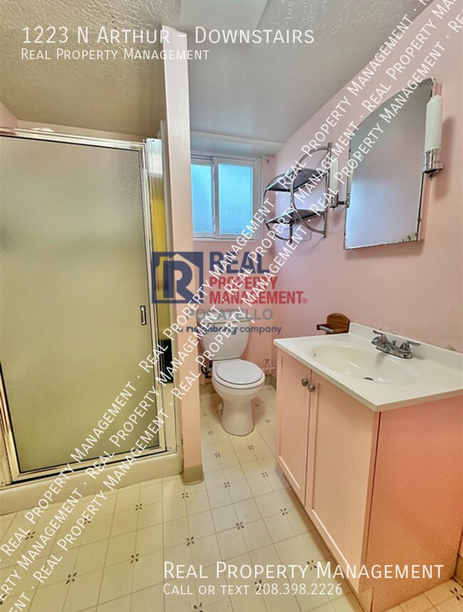 Building Photo - 1223 N Arthur-Downstairs