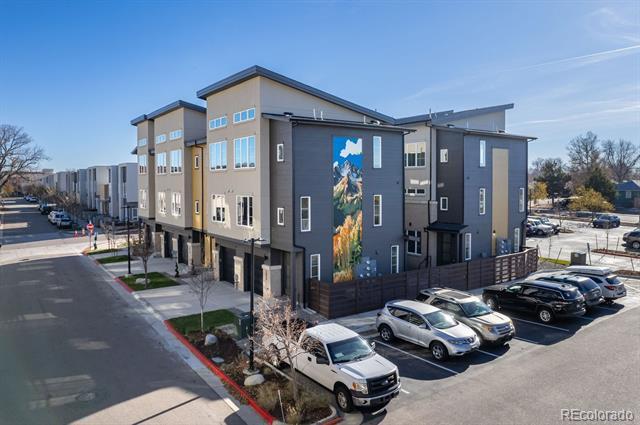 Building Photo - 2920 W Parkside Pl