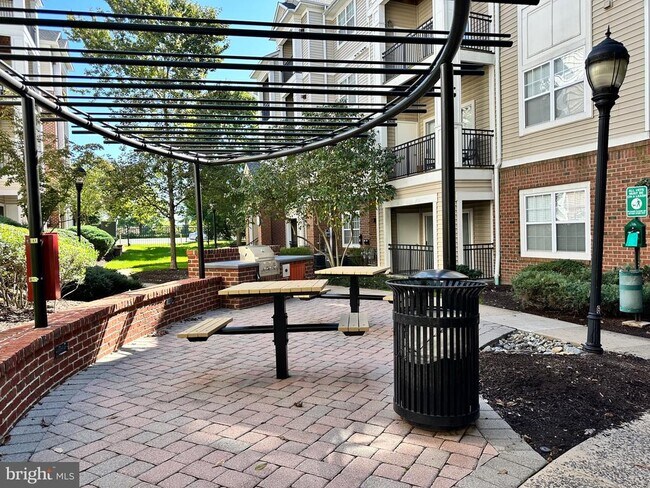 Building Photo - 12925 Centre Park Cir