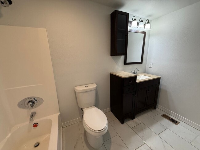 Building Photo - 3 Bedroom Home