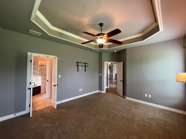 Building Photo - Stunning 4-Bedroom 3-Bath Home for Lease i...