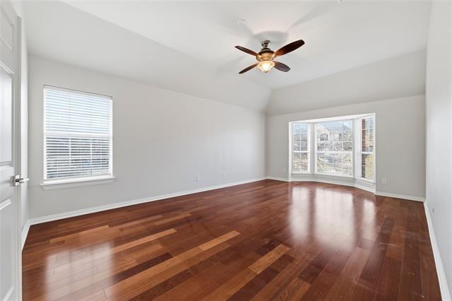 Building Photo - 715 Lakeway Dr