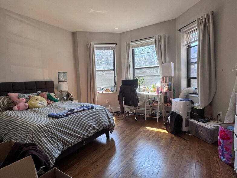 Building Photo - 31 Stearns Rd