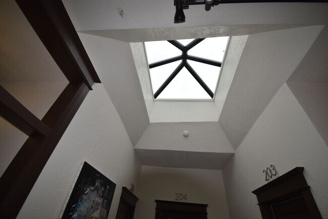 Building Photo - 211 W 1st Ave