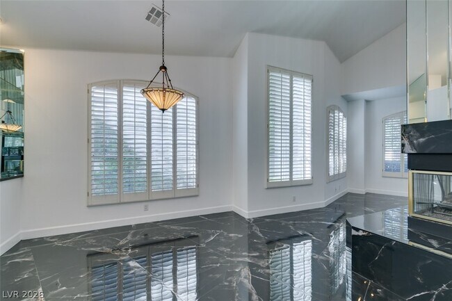 Building Photo - 174 Buena Ct