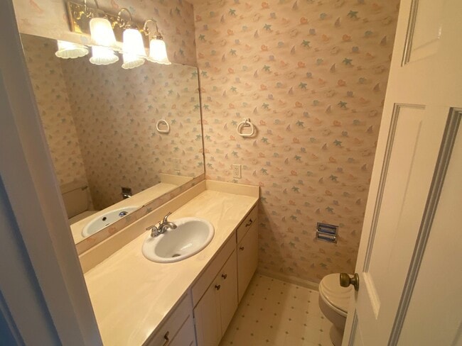 Building Photo - DECEMBER RENT FREE!