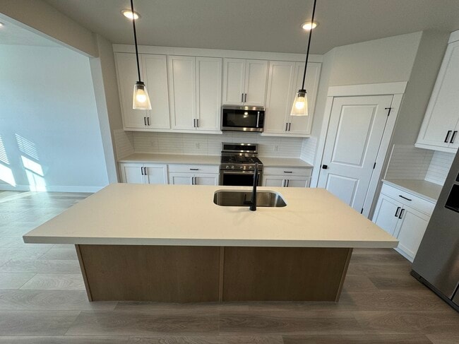 Building Photo - 454 E Nickel Ln