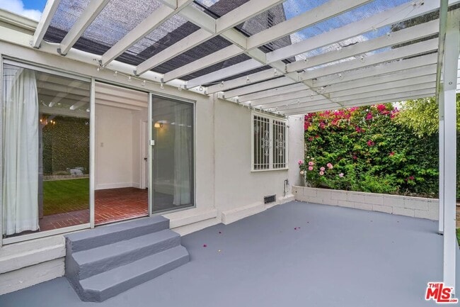 Building Photo - 458 S Citrus Ave