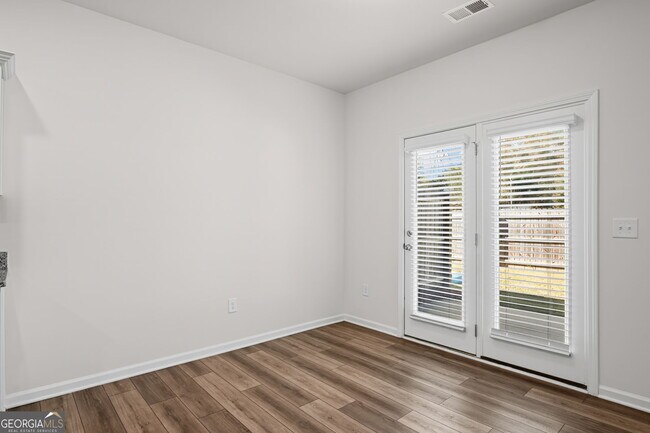 Building Photo - 406 Kings Cross Wy