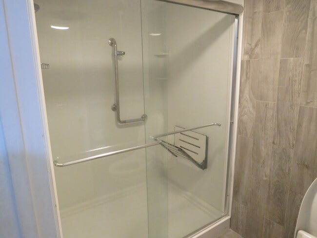 Building Photo - 16091 Blatt Blvd