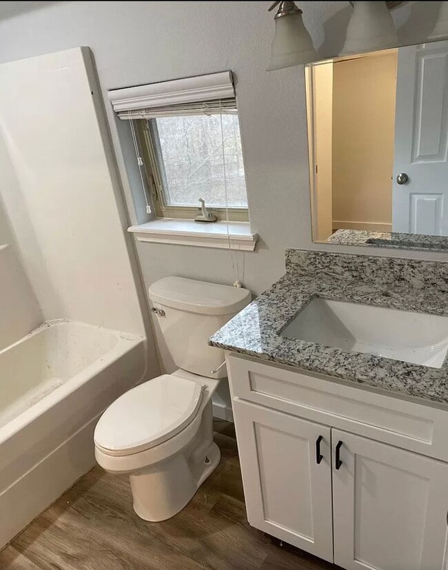 Building Photo - 3BD / 2.5BA Completely Remodeled Townhome W/ Garage, Minutes From UofA Campus