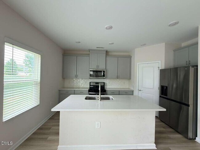Building Photo - 7142 Stratified Ct