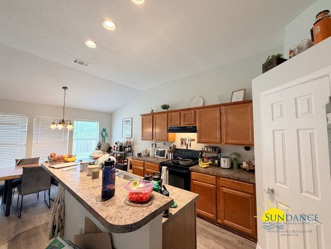 Building Photo - Desirable location & well-maintained 4BR home in Navarre!