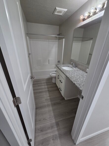 Building Photo - 17649 Desert Rdg Ave