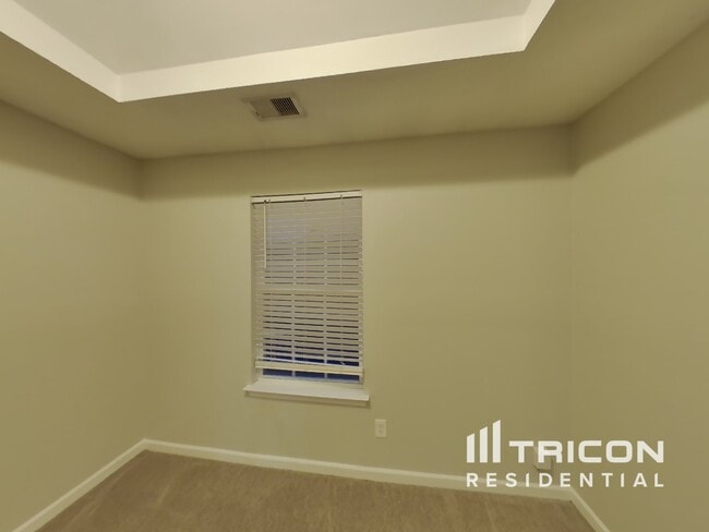 Building Photo - 5570 Hosea Ct