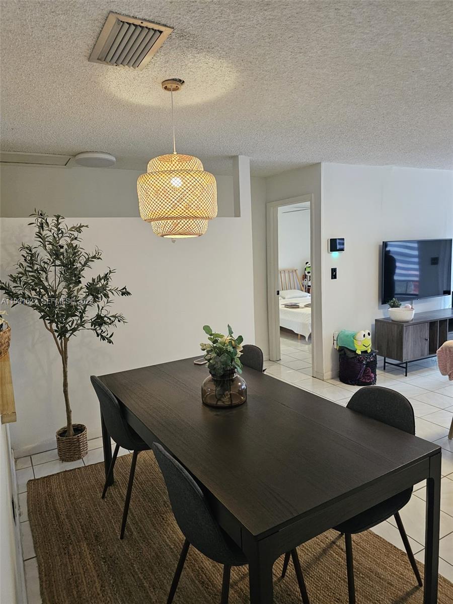 Building Photo - 10371 Jasmine Ct