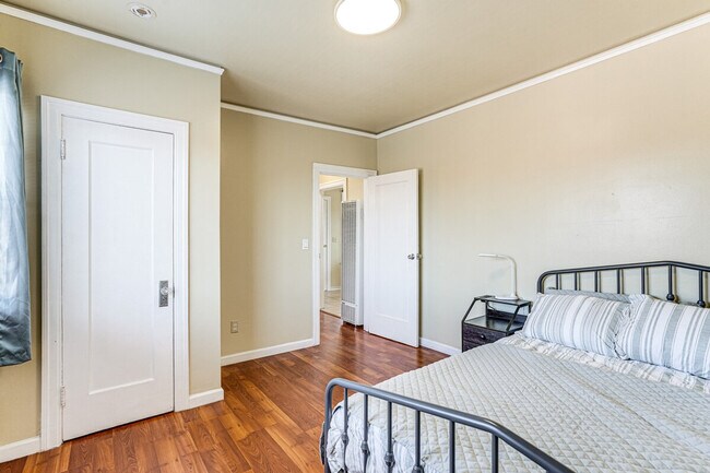 Building Photo - 1216 84th Ave