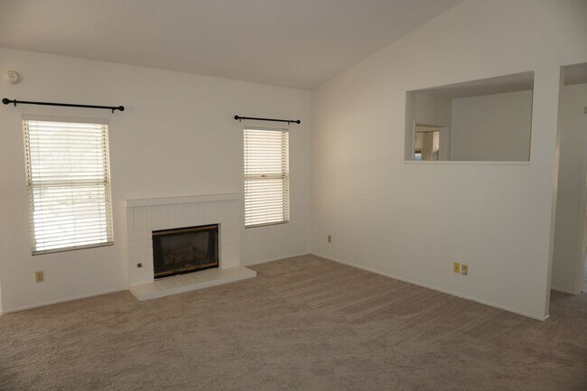 Building Photo - 1366 Fairway Oaks Ave