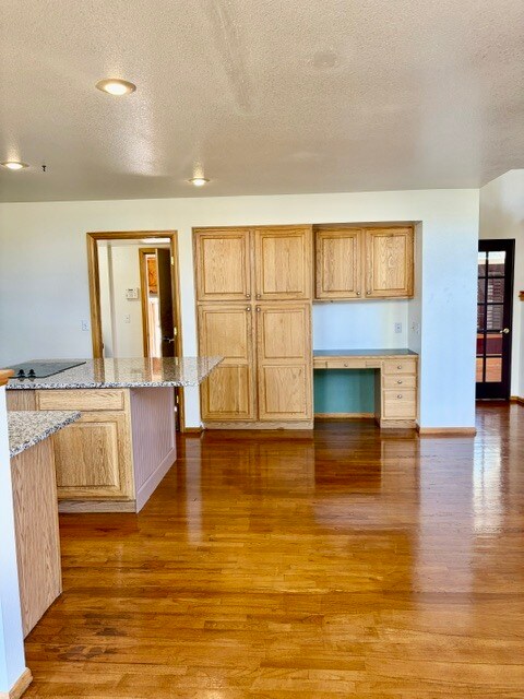 Building Photo - 1112 Meadow Oaks Dr