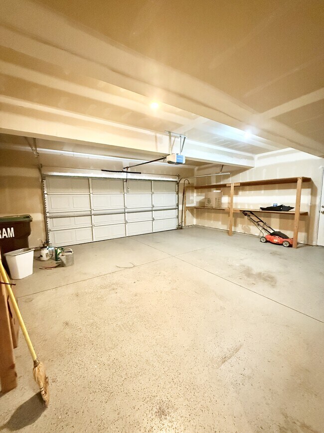 Building Photo - 3325 Crazy Horse Dr