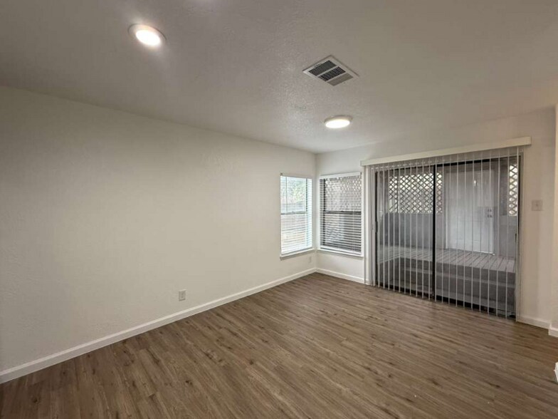 Building Photo - 5747 Hawaiian Sun Dr