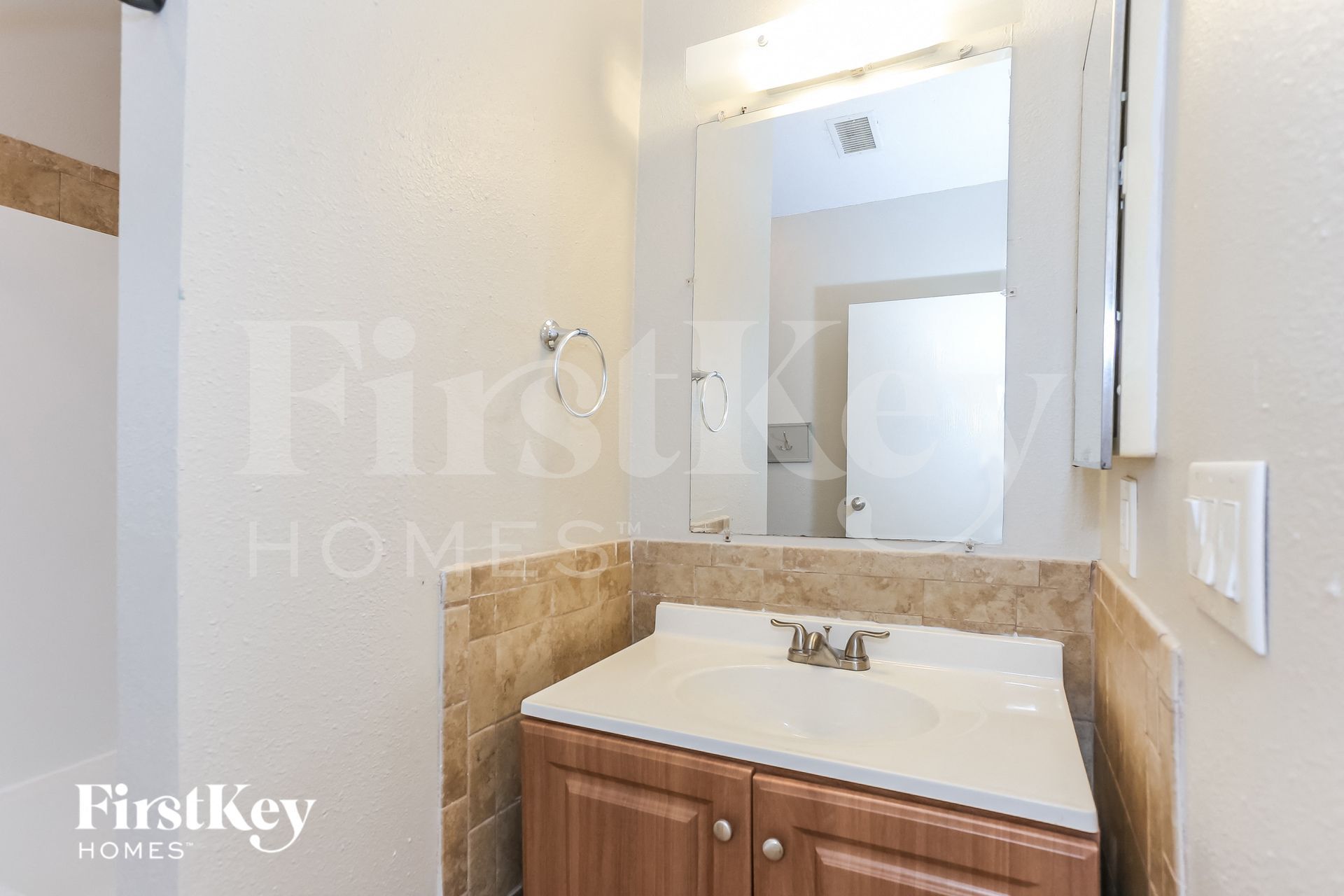 Building Photo - 805 35th Ave S