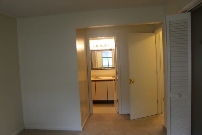 Building Photo - 1034 Blue Ridge Dr