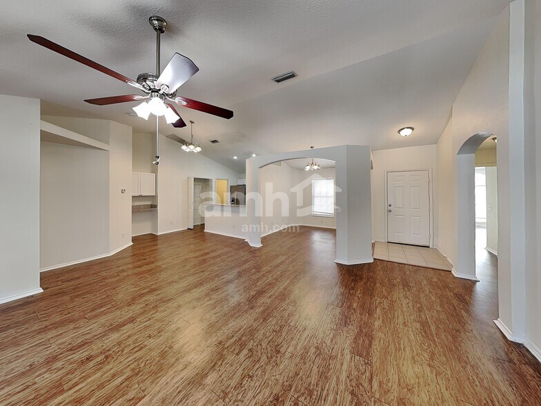 Building Photo - 312 116th St E