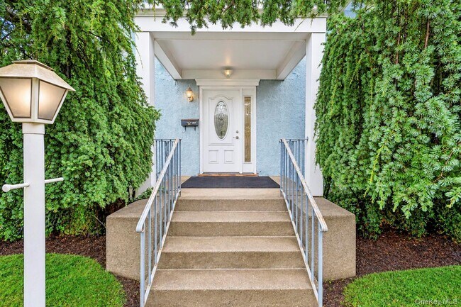 Building Photo - 108 Hempstead Ave