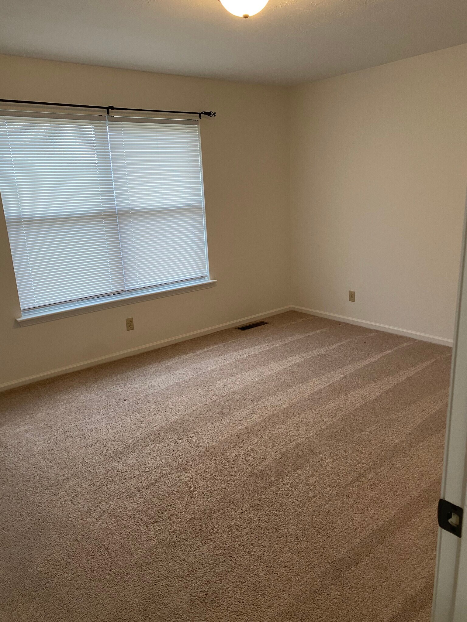 Building Photo - 516 Deer Lick Pl